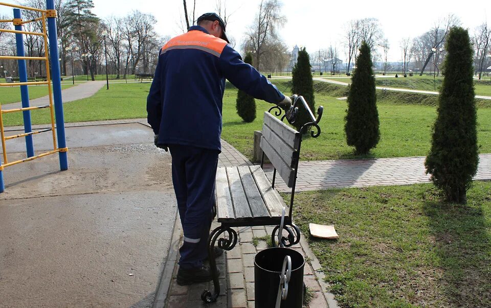 Подсобный хозяйство работа. Парк Подниколье Могилев. Подсобный рабочий в парке. Работник парка. Водитель рабочий по благоустройству.