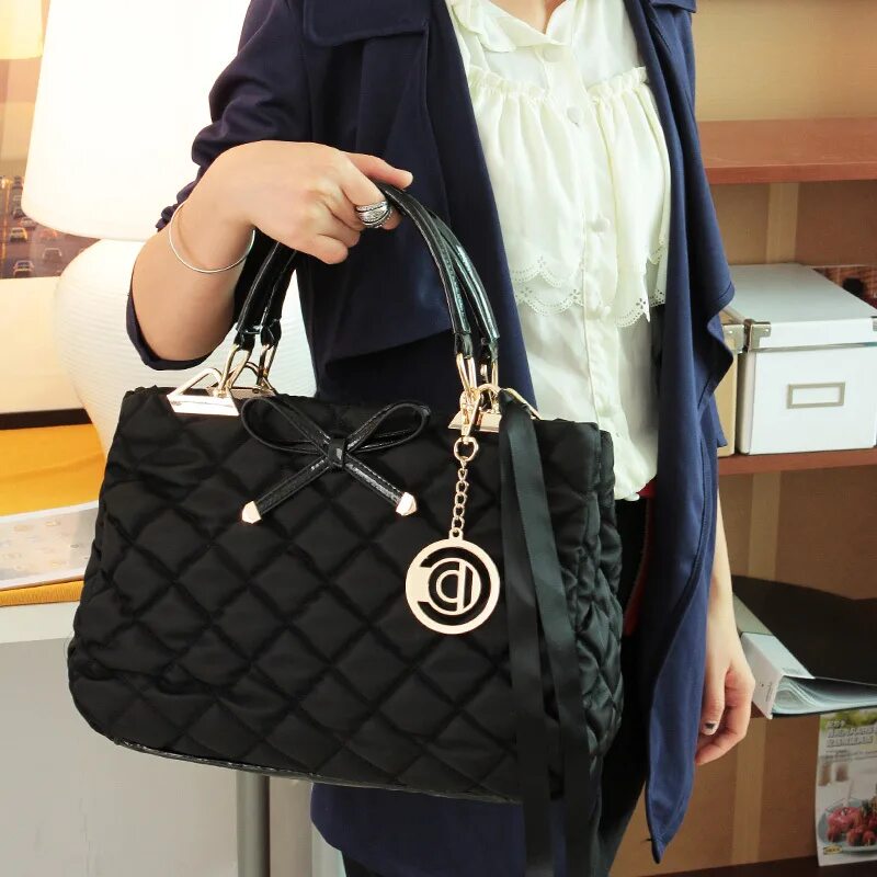 Сумки длятженщин 50 лет. Сумка для женщины 50 лет. Сумки для женщин 50+. Сумочка для женщин 50 лет. Модные женские сумки через плечо.