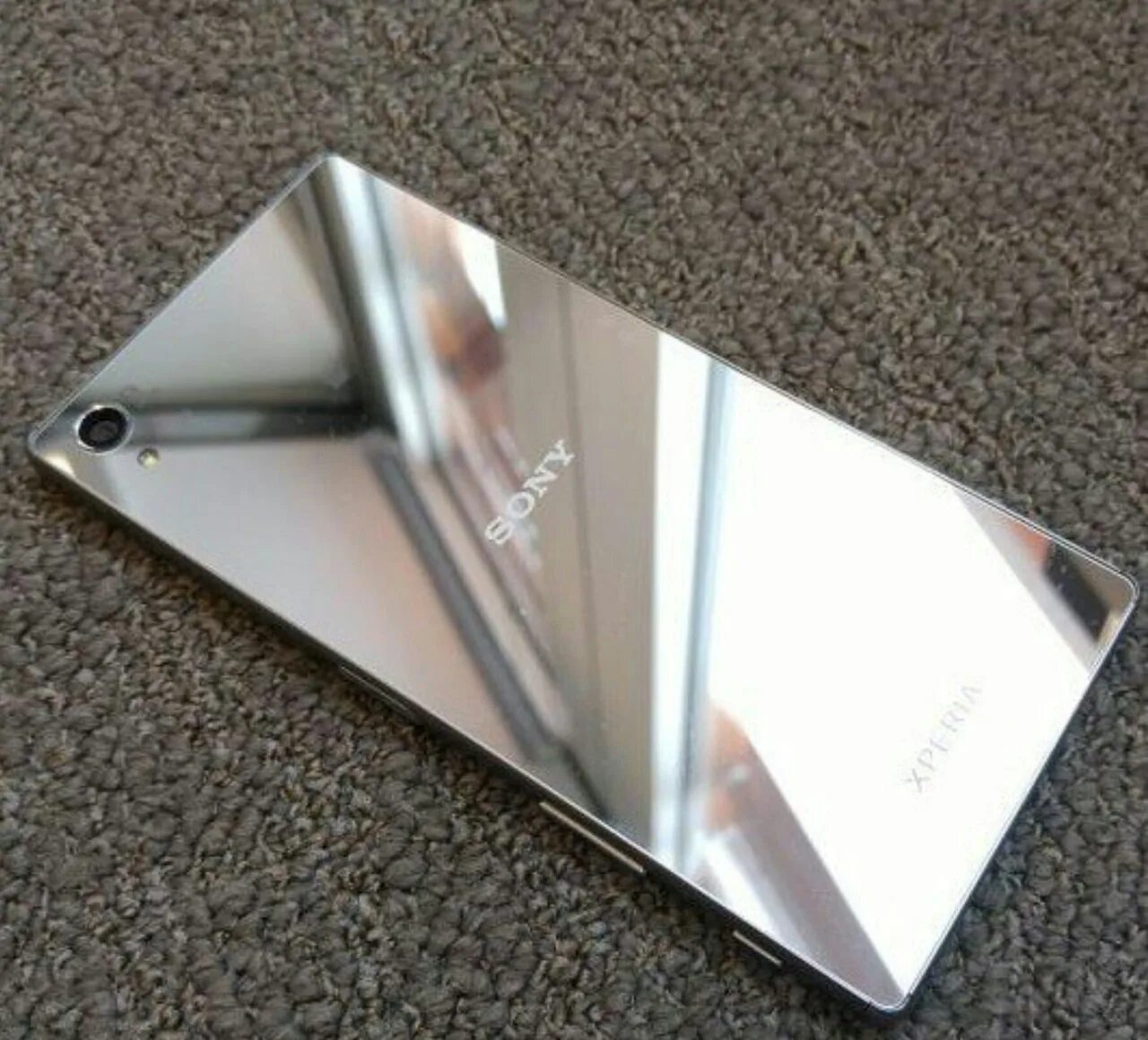 Алюминиевый чехол для iphone. Крутые чехлы на айфон. Зеркальный экран. Алюминиевый чехол для телефона. Телефон самсунг зеркальный.