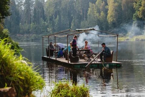 Сплав на плоту по реке