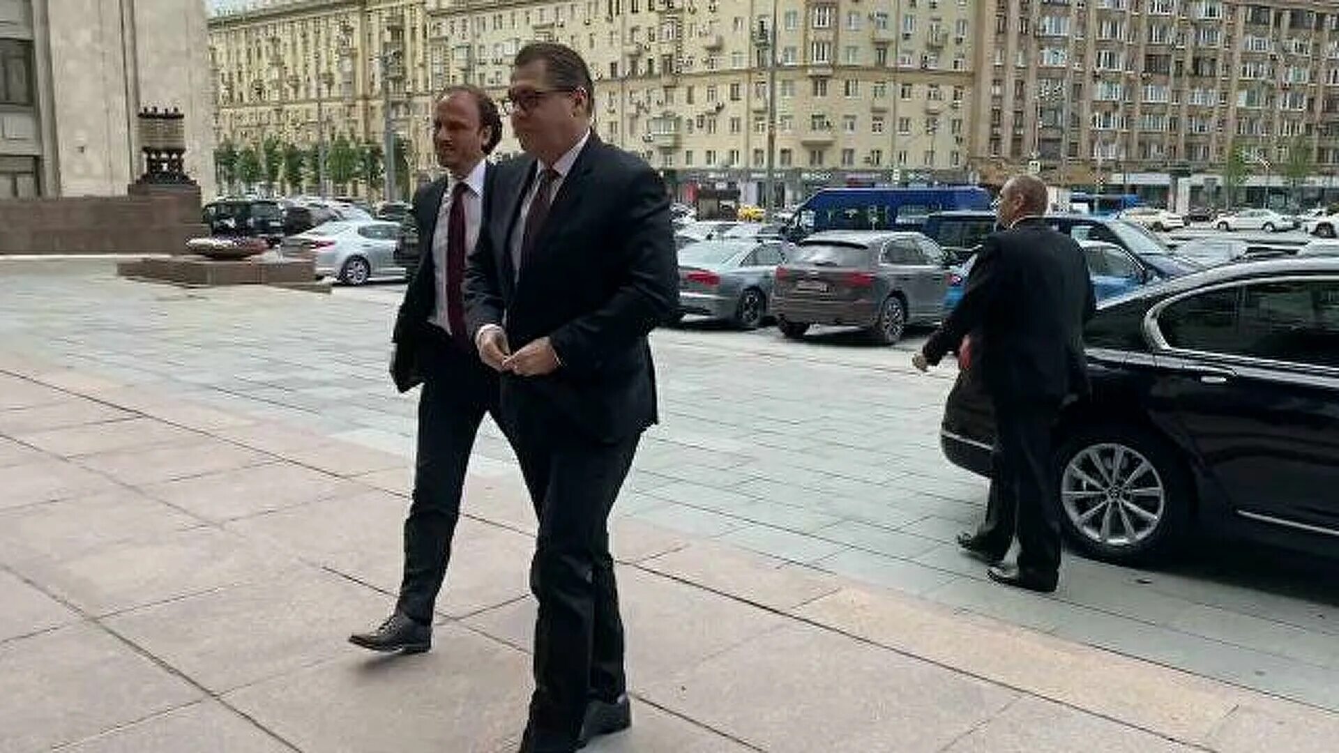 Дипломаты мид