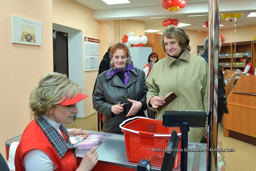 Вакансии в бобруйске на сегодня для женщин. Красный Пищевик Бобруйск. Комкур Бобруйск. Красное Бобруйск. Бобруйский красный Пищевик продукция.