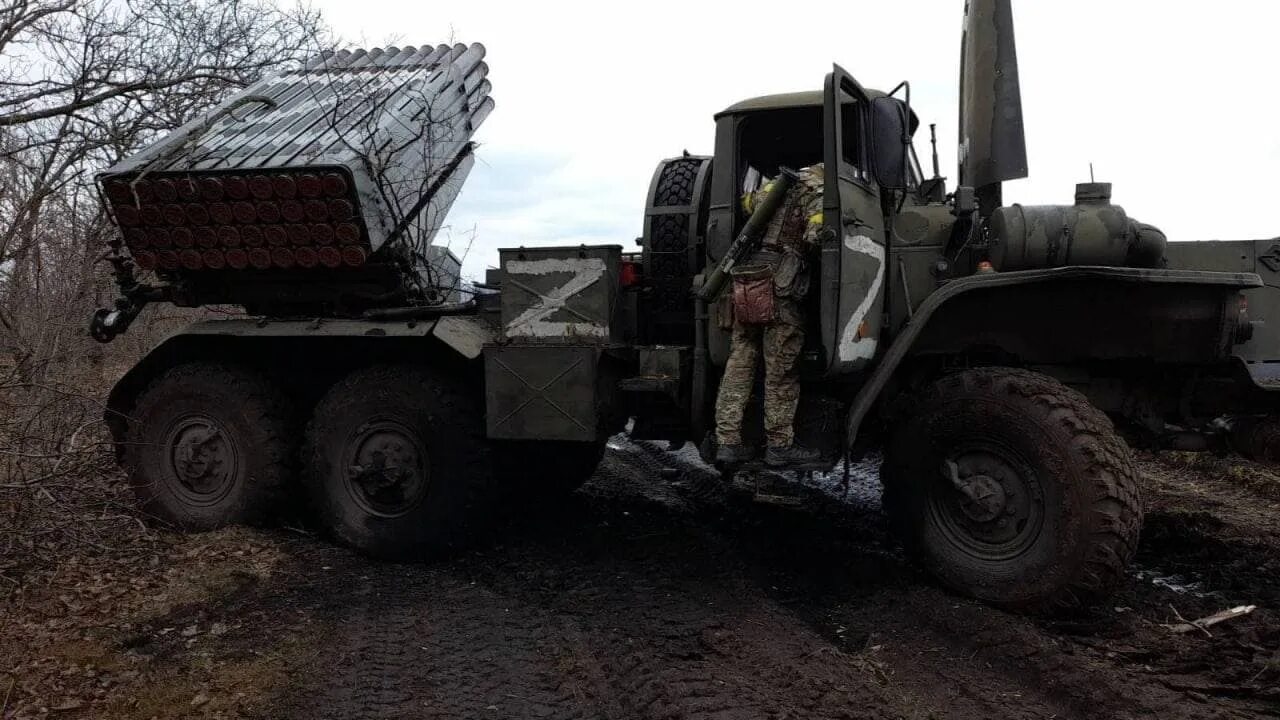 Разбитая колонна под угледаром. Разбитая колонна в харькове. 9 августа разбитая российская колонна. 9 августа разбитая российская колонна. Колонна танков под угледаром.