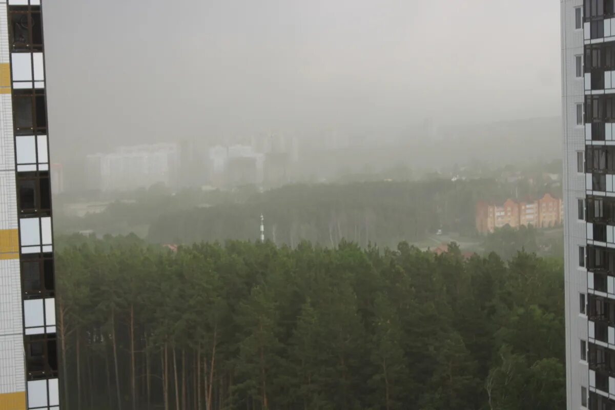 Дождь красноярск погода. Ливень. Ливень в городе. Красноярск. Дождь в Красноярске.