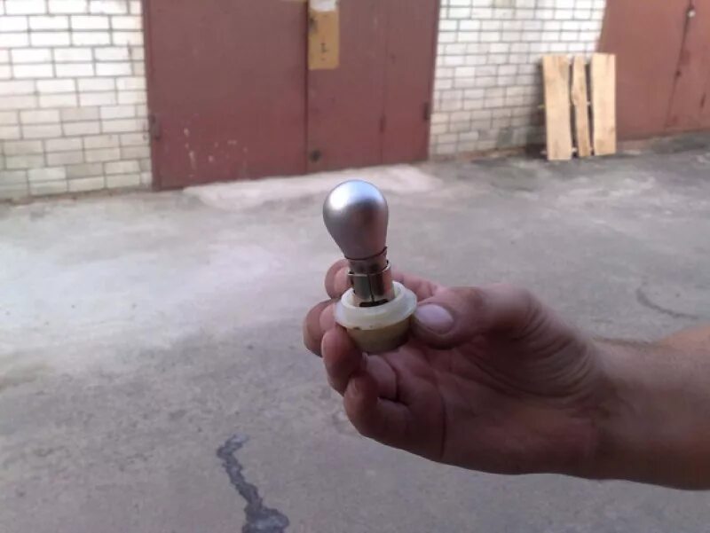 Лампа поворотника фиат дукато. Лампочка поворотника ваз 2107. Лампочка в повороте ваз 2107. Двухконтактный патрон ваз 2107. Лампочка поворотника ваз 2107.