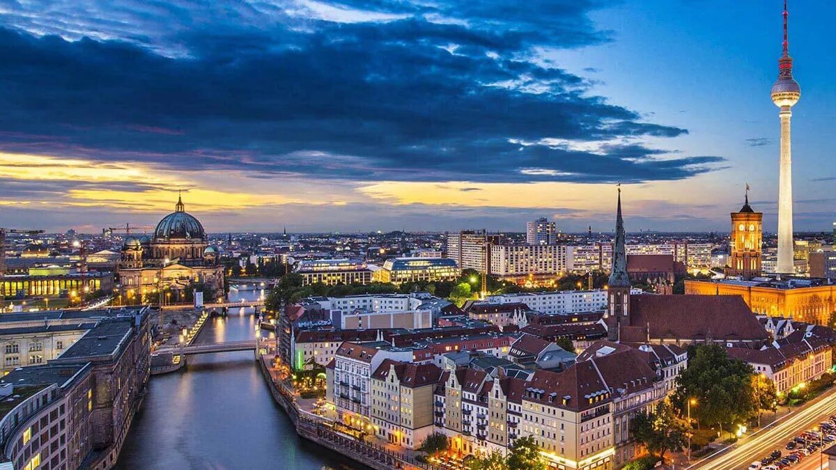 Our berlin. Минималистичные этикетки. Дизайн этикетки минимализм. Our berlin. Our berlin.
