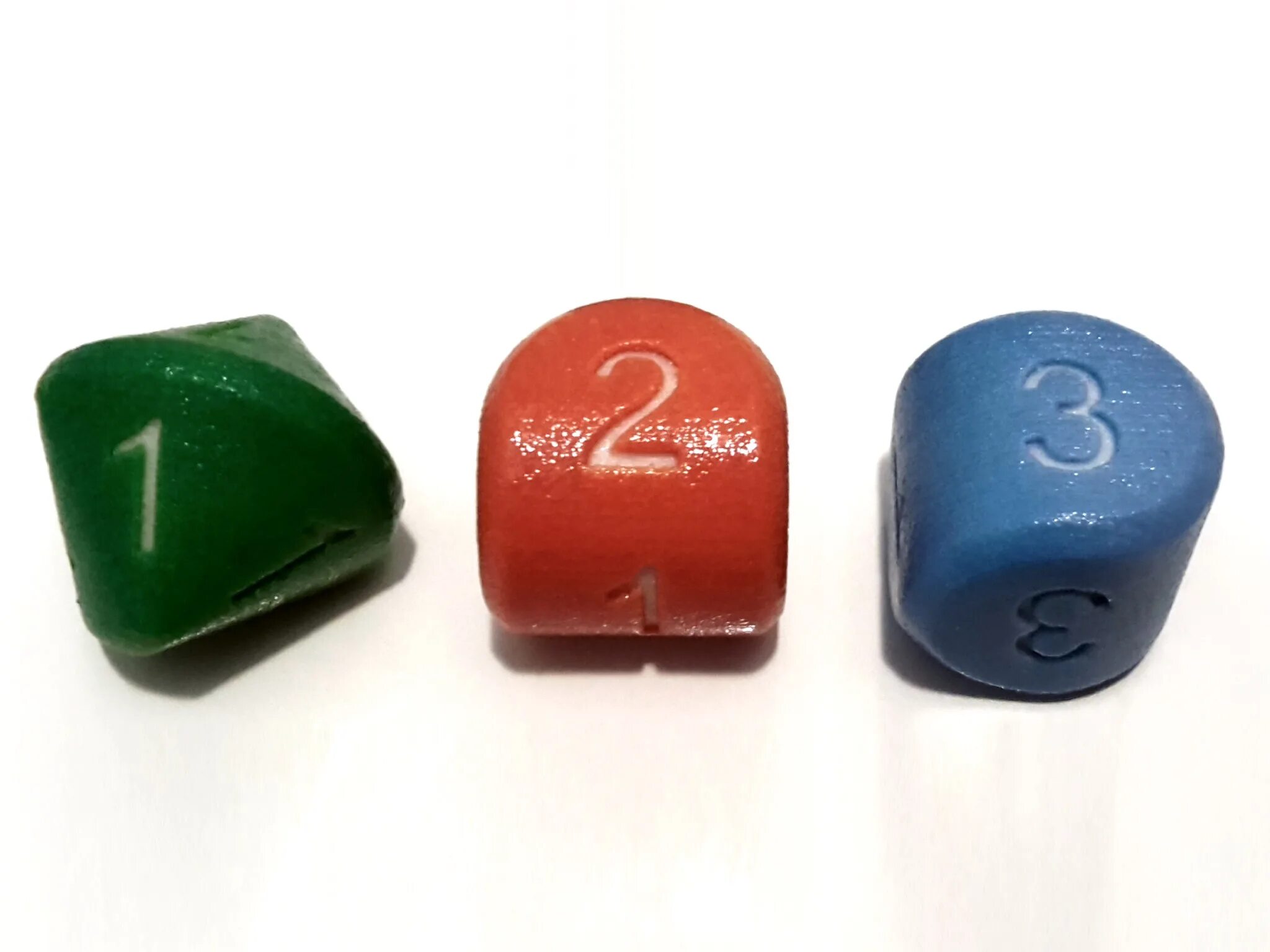 Кубики 2 d. Фигуры из кубиков. Объемные фигуры куб. Куб 1d3 зонки дайс. Кубик рубика клипарт.