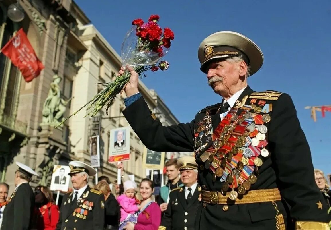 Праздновать великой победы. С днем Победы. День Победы парад. С праздником днем Победы. Празднование 9 мая.