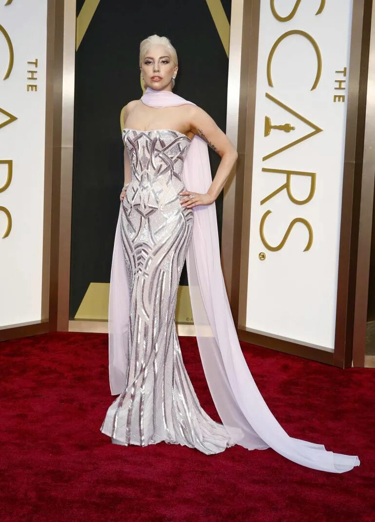 Oscar 2014. Оскар 2014. Оскар 2014. Дженнифер лоуренс на красной дорожке 2014. Церемония оскар 2014.