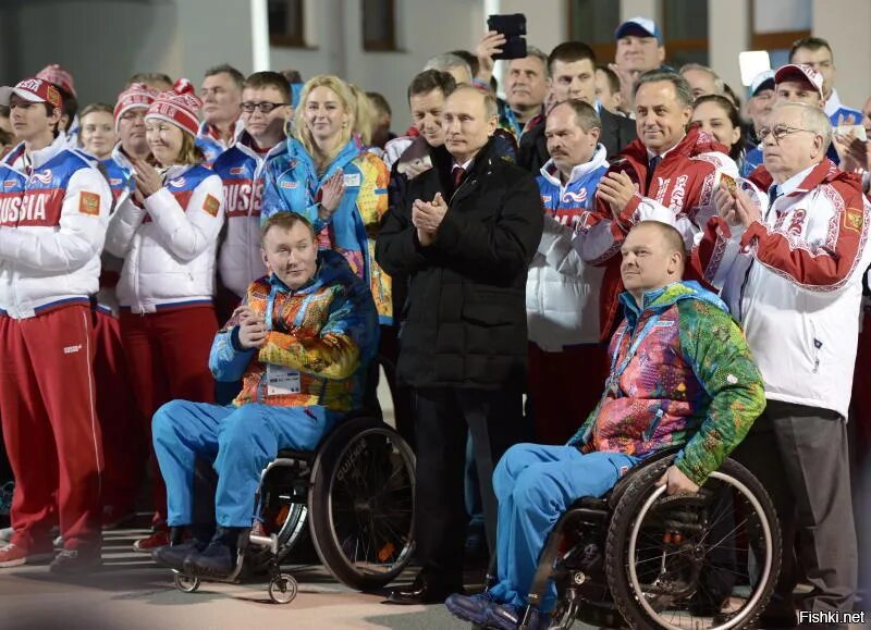 Инвалиды 2014 год. Паралимпийский чемпион России. Параолимпийцы Сочи 2014. Путин Паралимпиада в Сочи. Паралимпийский чемпион Сочи.