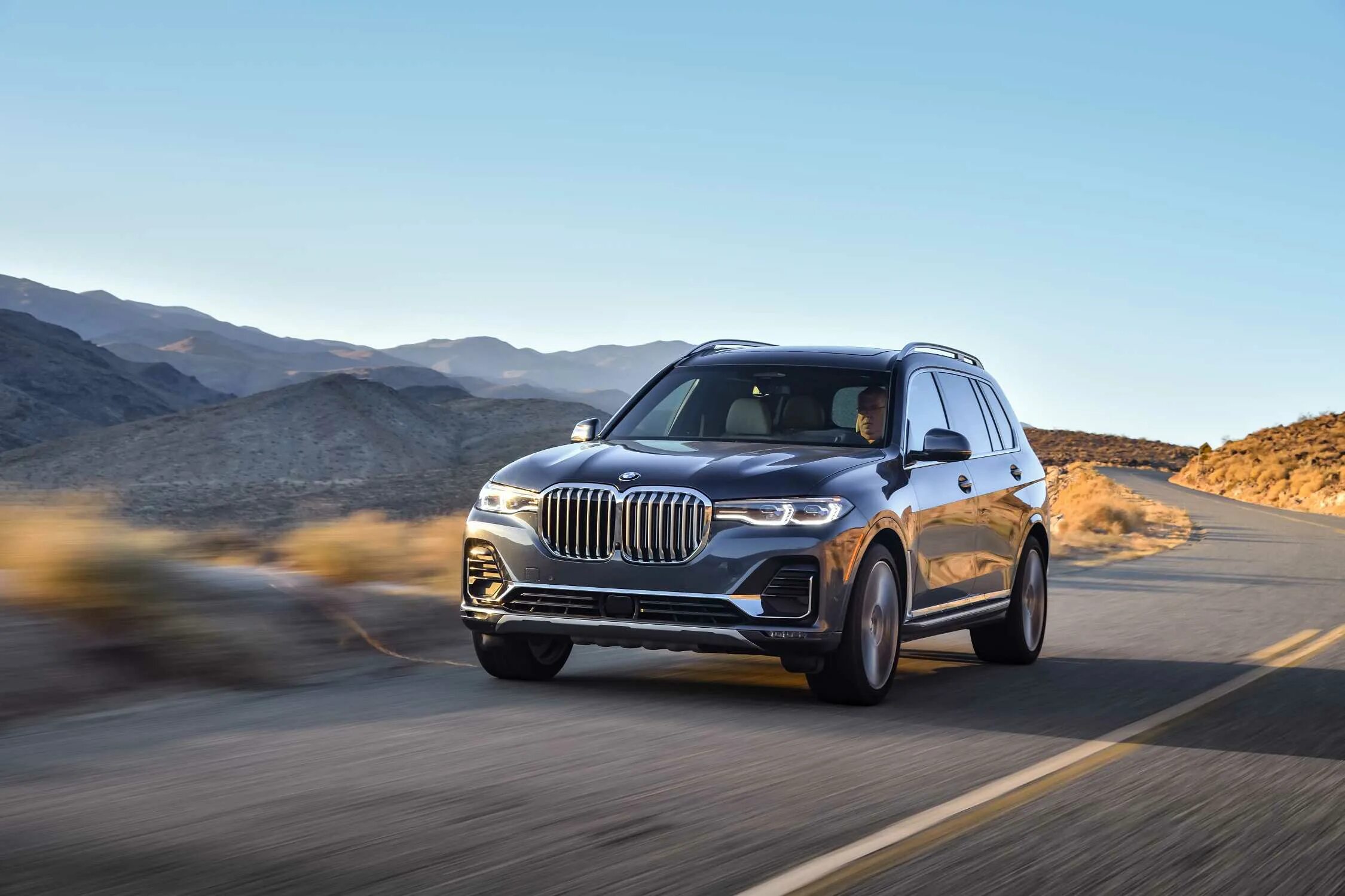 Теперь дорогие модели BMW будут выглядеть так. Показан рестайлинговый X7