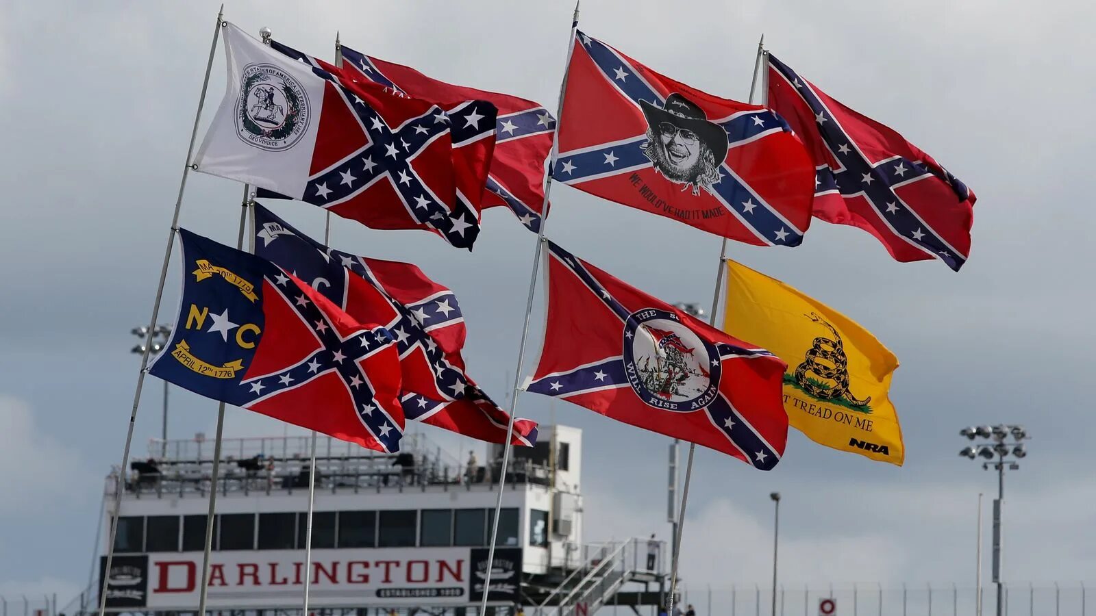 Флаг конфедератов сша. Флаг конфедерации. Флаг конфедератов сша. Штаты флаги америки таблица. Флаг конфедерации южных штатов америки.