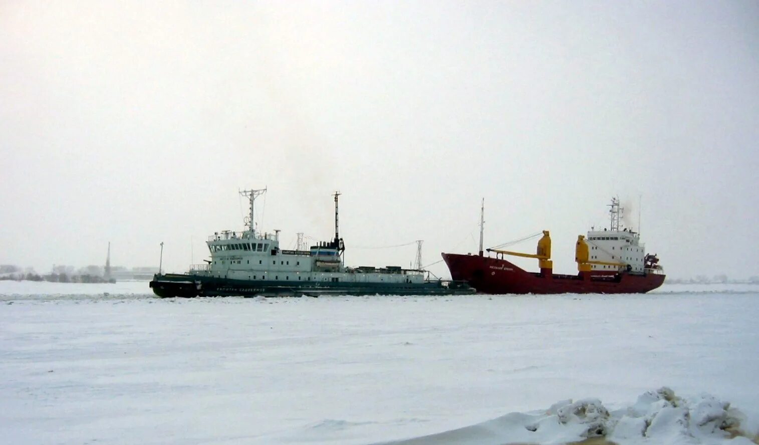 Судно на белом море 5. Белое море судно. лесовоз судно кубань. порт онега бело. российские северные моря.