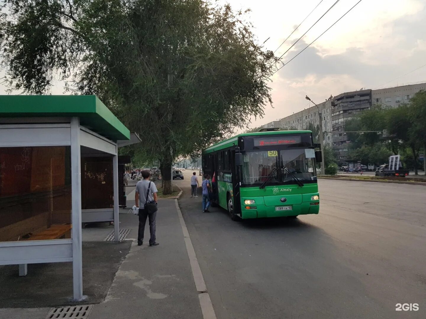 Общественный транспорт 50. Автобусная остановка в Алматы. Автобус 50. Маршрутка 50. Автобус 50 фото.