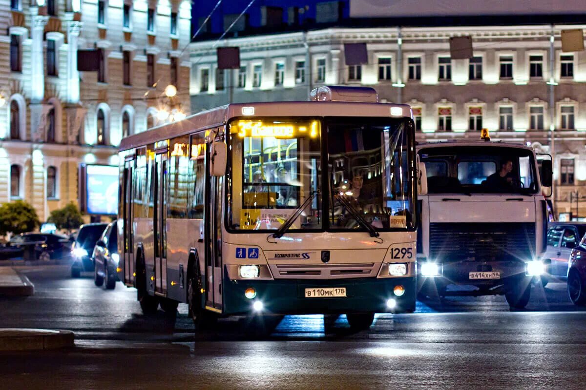 Town transport. Городской автобус. Общественный транспор. Обществены йтранспорт. Общественный транспортёр.