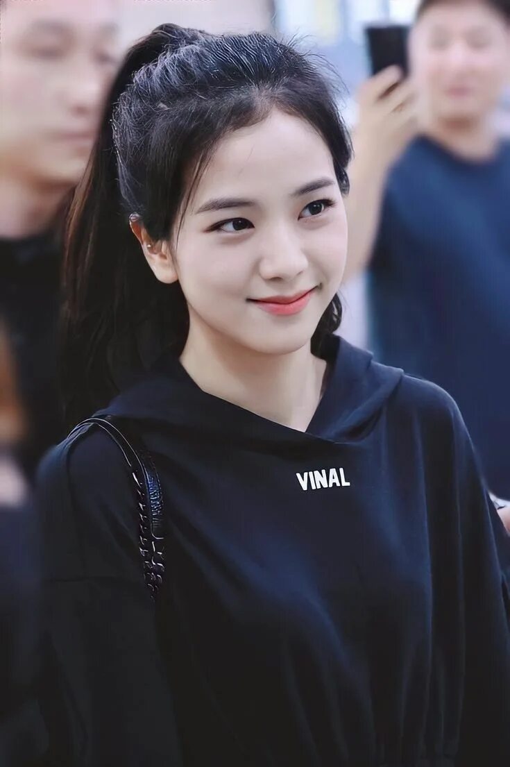 Джитсу милая. Джису BLACKPINK. Jisoo. Джитсу Блэк Пинк без макияжа. Джису BLACKPINK улыбается.