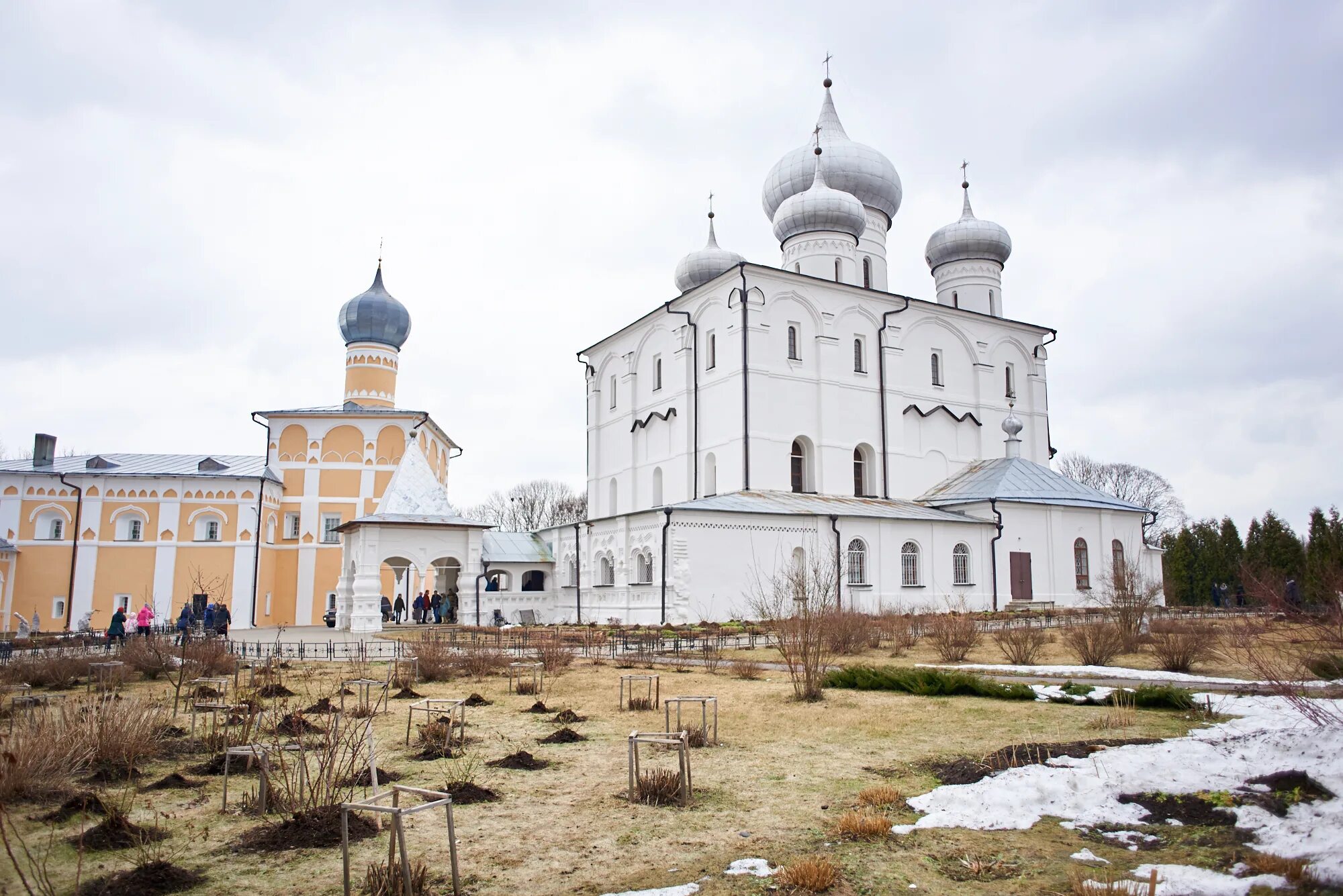 Варлаамо хутынский монастырь сайт. Варлаамо-Хутынский монастырь. Хутынский монастырь Великий Новгород. Варлаамо-Хутынский Спасо-Преображенский монастырь.