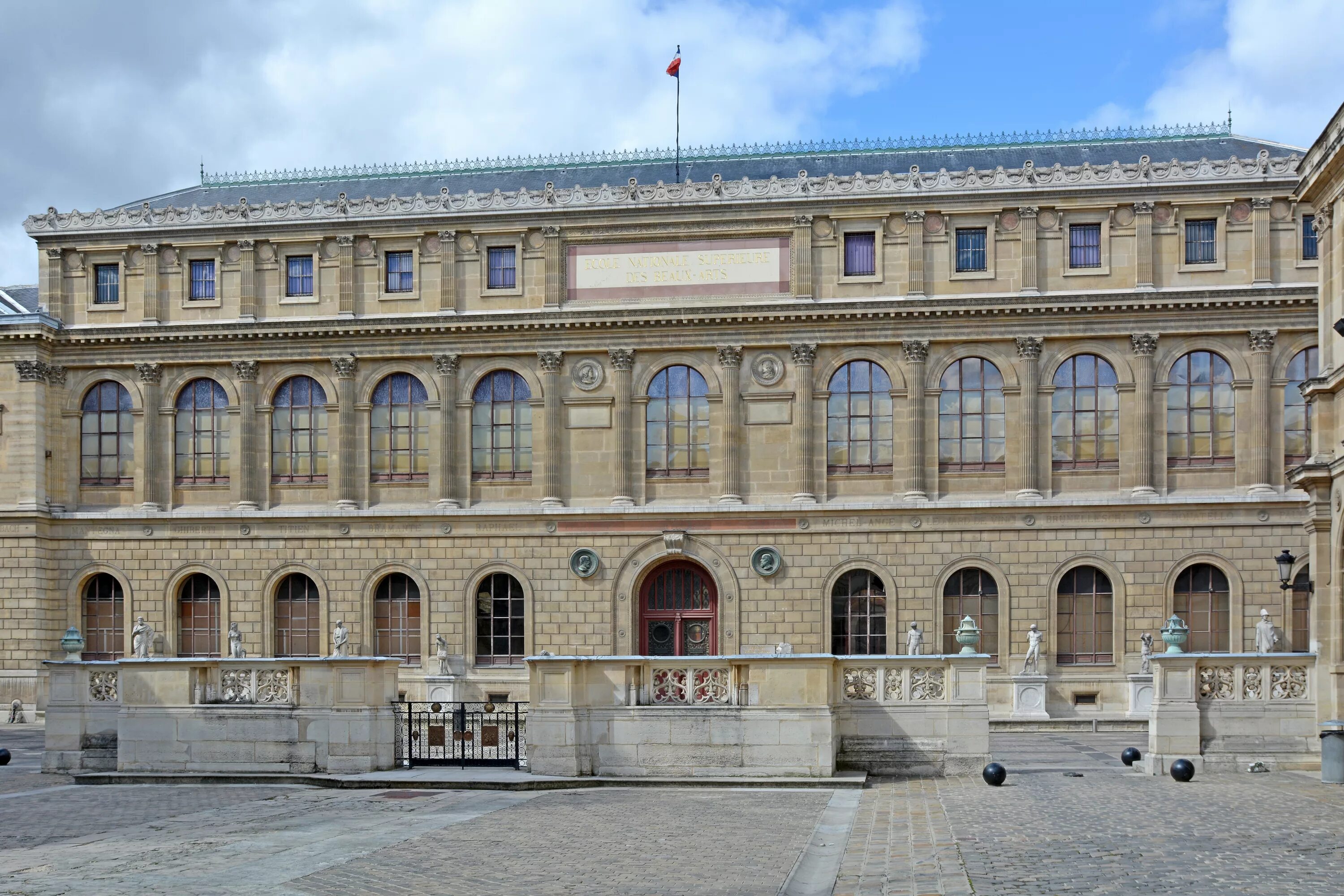 Лилль музей изящных искусств. Des beaux arts. Дворец изящных искусств ренн франция. Французский beaux arts. Des beaux arts.