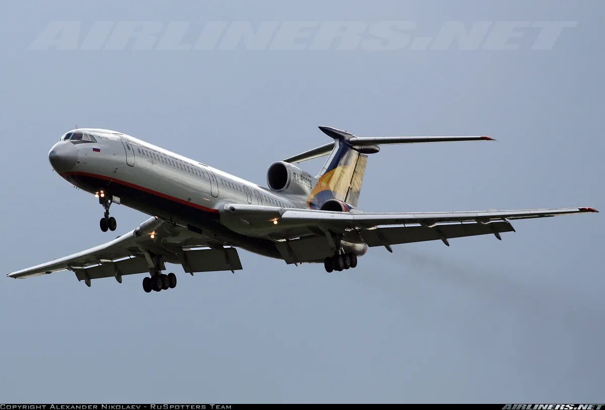 Ил 62. Tupolev tu-134. Ту-334 пассажирский самолёт. Ту-154 ассажирский самолёт. Самолёт tupolev tu 154.