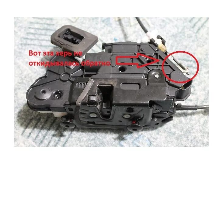 Замок водительской двери поло седан 2011. Замок двери Фольксваген гольф 6. Замок левой двери передний Джетта 5. Замок левой передней двери Джетта 2012.