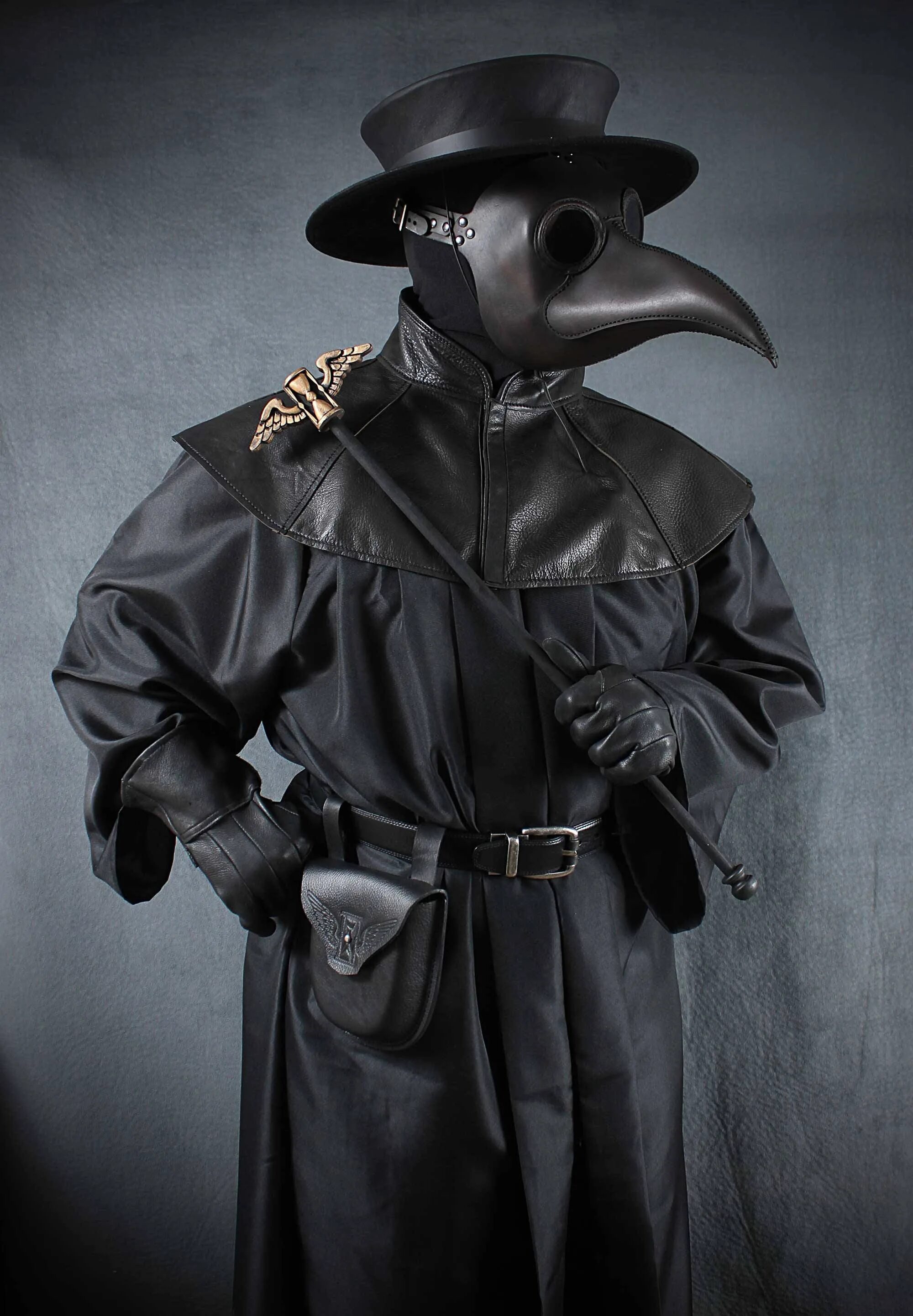 Шарль де лорм чумной доктор. Plague doctor маска. Чумной доктор 17 век. Чумной доктор маска. Против чумы.