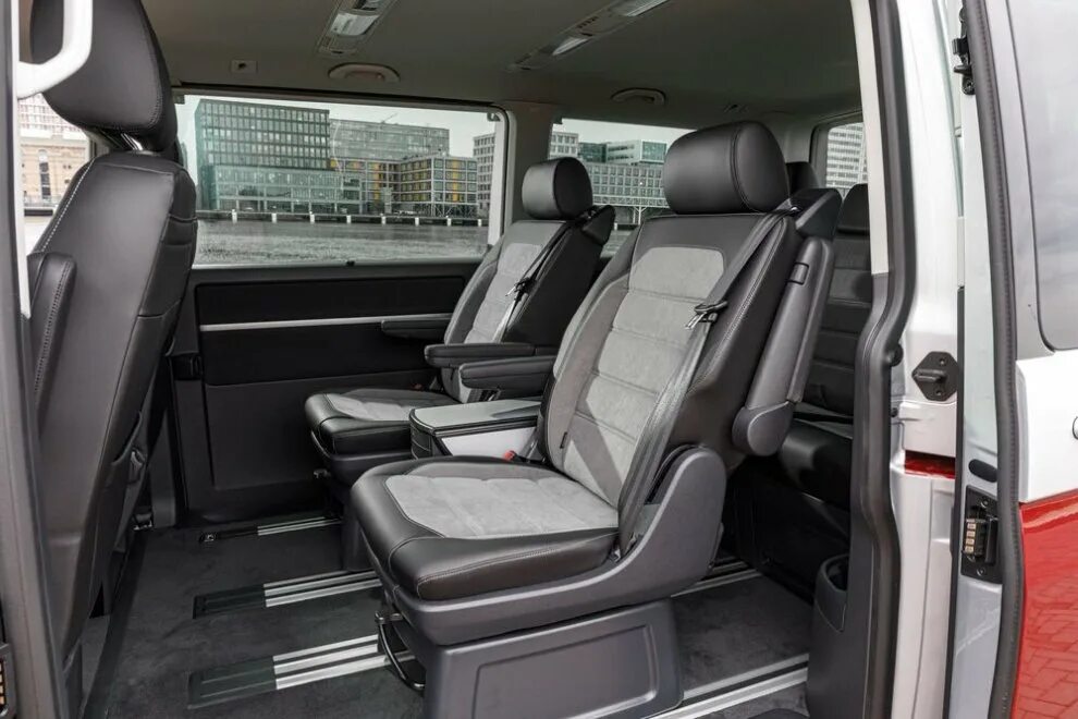 Торпеда vw t6. Vw мультивен т5 салон. Салон т6. Фольксваген мультивен 2022. Фольксваген мультивен 6.