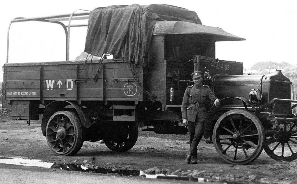 Автомобили первой мировой. Автомобили первой мировой войны 1914-1918. ПМВ грузовик Даймлер. Грузовик Даймлер 1914 года. Грузовики AEC.