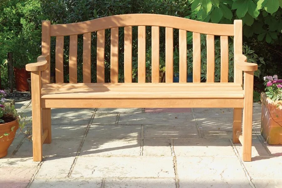 Романтическая скамейка. Скамейка примирения. Симферополь гагаринский парк скамейки. Где находится лавочка. Екатеринбург скамейка примирения.