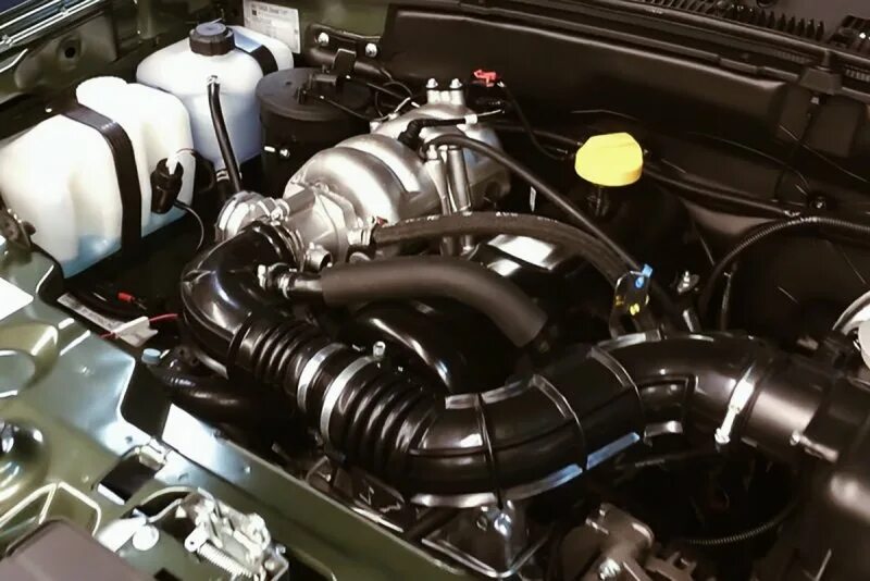 Нива тревал двигатель. Двигатель ваз 2123. Новая нива 2021 технические характеристики. Ваз 2123 моторный отсек. Lada niva travel двигатель.