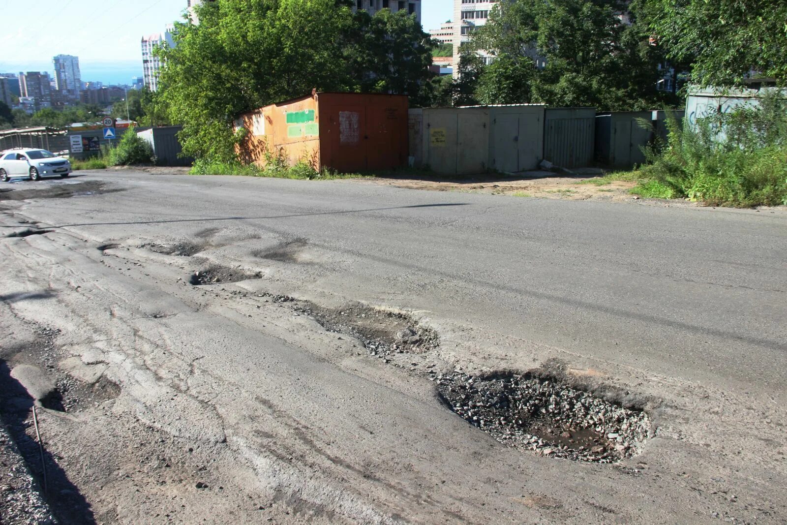 Есть дорога на владивосток. Плохие дороги Владивостока. Дорога во Владивосток грязь. Состояние дороги Владивосток сегодня. Аварии по дороге с Владивостока до большого камня.