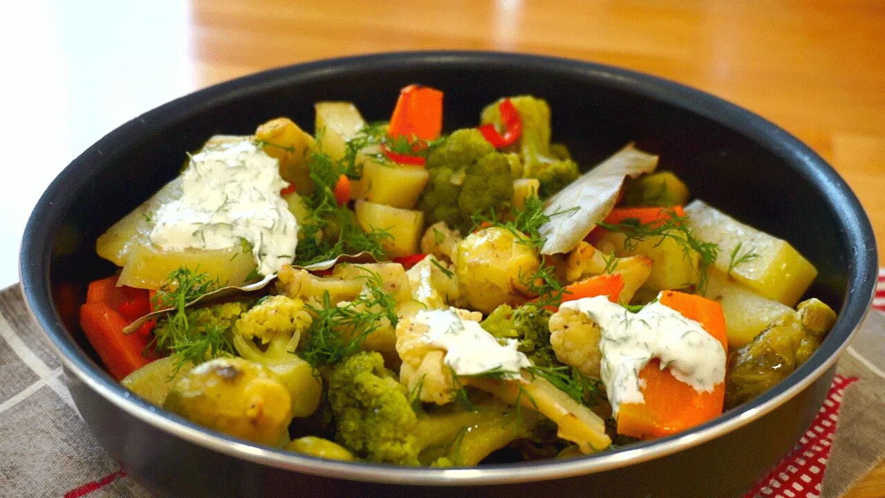 припущенная брюссельская капуста. гарнир из брюссельской капусты. тушёная капуста с томатной пастой. рис с капустой. гарнир из капусты.