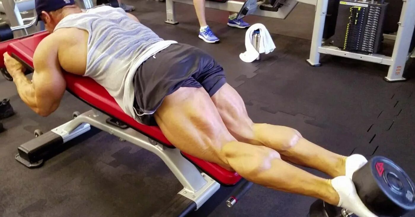 Curl failed. Сгибание бедра. hamstring curl упражнение. lying leg curls упражнение. lying hamstring curl.