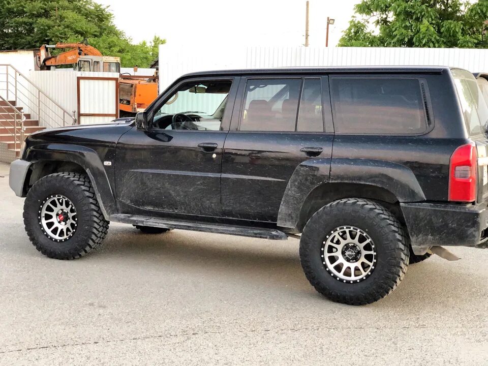 Диски nissan patrol y61. Nissan patrol maxxis trepador. Резина на ниссан патрол. Диски pdw nissan patrol. Резина на ниссан патрол.
