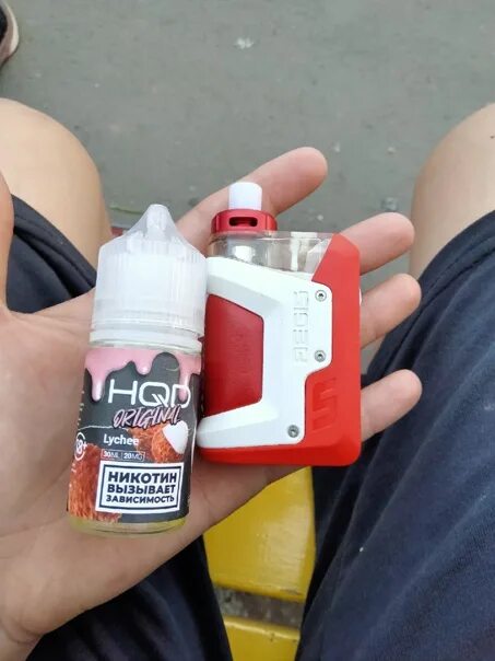 Какую жижу заливать в хиро 2. Аегис хиро 2 красно белый. жижа hqd личи. hqd жижа с белой крышкой. жижа для аегис хиро.