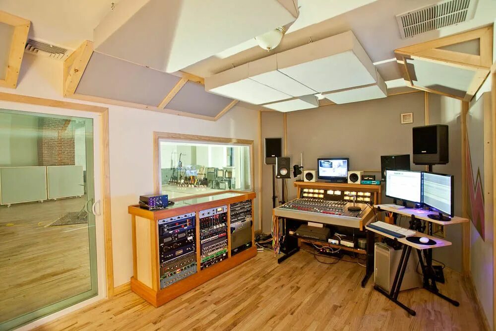 Sounds rooms. Loft Studio студия звукозаписи. Контрол рум студия звукозаписи. Дизайн студии звукозаписи. Акустика студии звукозаписи.