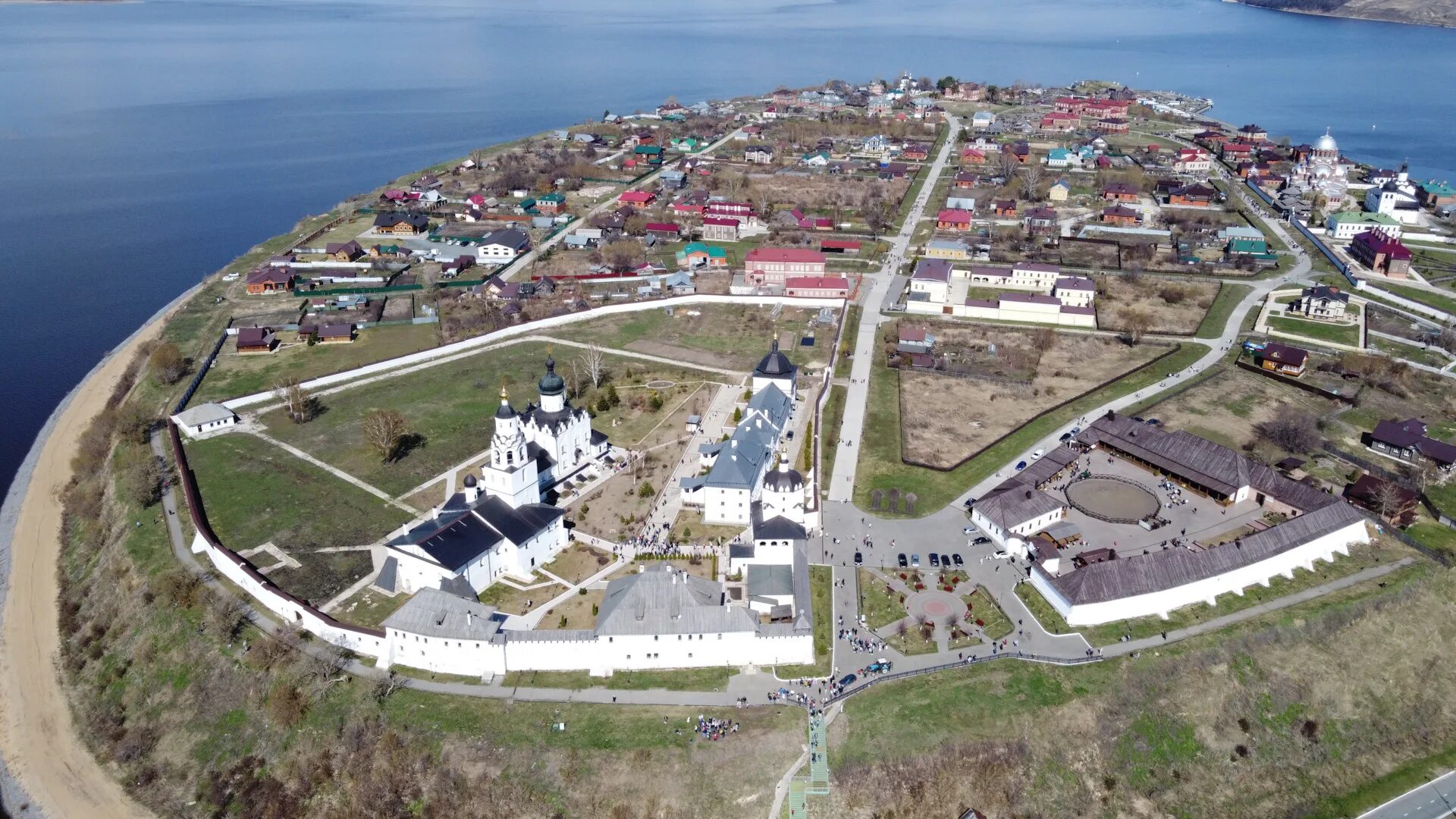 Остров свияжск экскурсии. Остров град Свияжск Татарстан. Музей-заповедник «остров-град Свияжск». Крепость град Свияжск. Остров Свияжск Зеленодольский район.