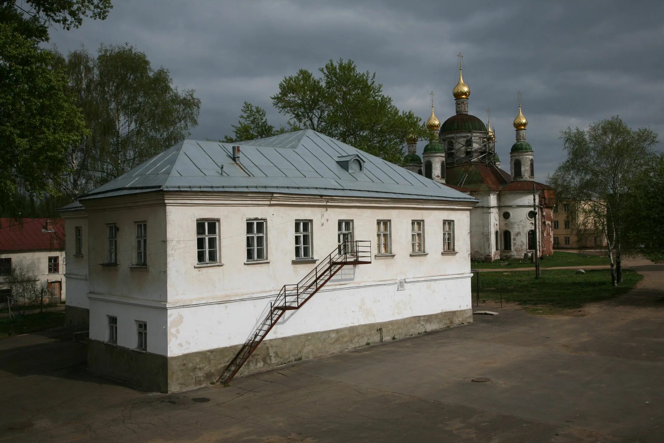 Медцентр углич. Церковь Углич Золоторучье. Церковь Ильи пророка в Золоторучье Углич. Ярославская, р-н Угличский, г Углич. Углич центр города.