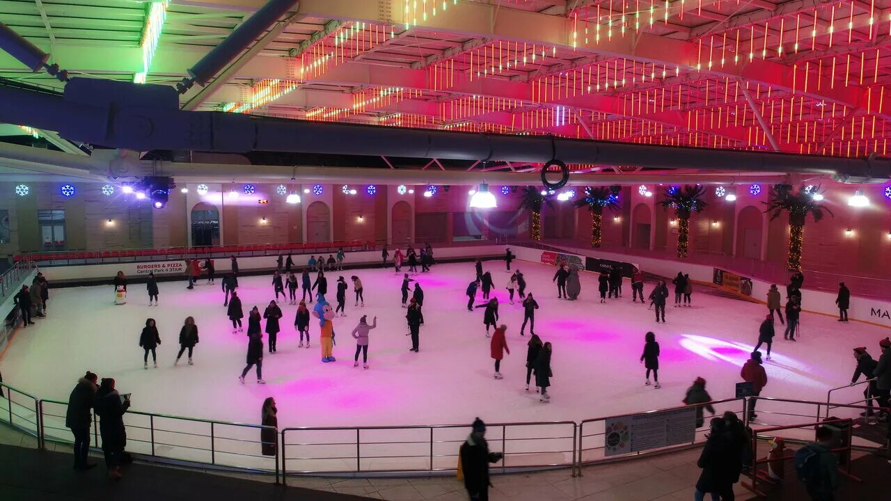 Каток централ парк курск. Каток централ парк курск. Каток на крыше централ парк курск. Сентрал парк курск каток. Центр парк каток.