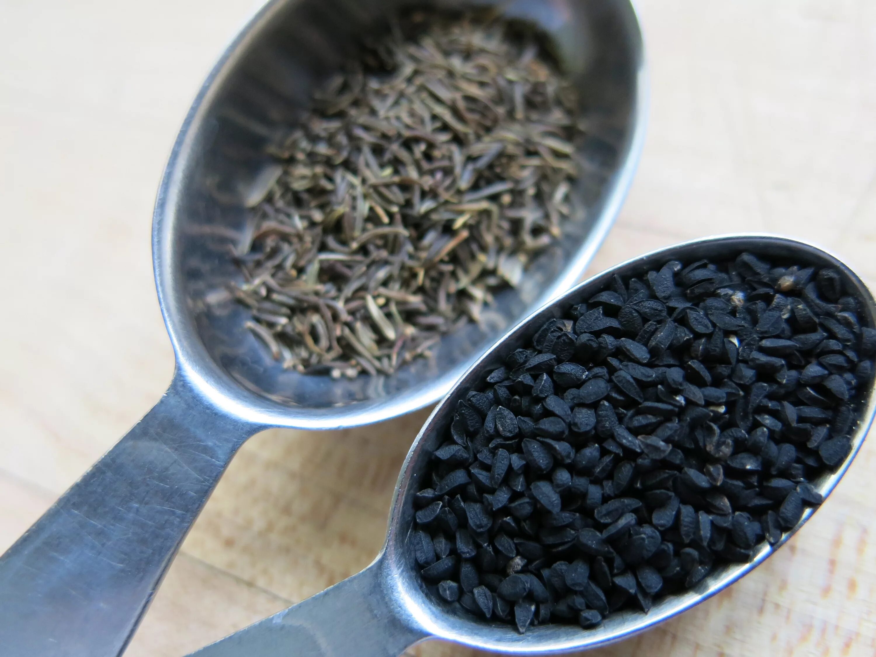 Kalonji (Nigella Sativa. Седана семена. Буниум специя. Калонджи приправа. Prepare lot