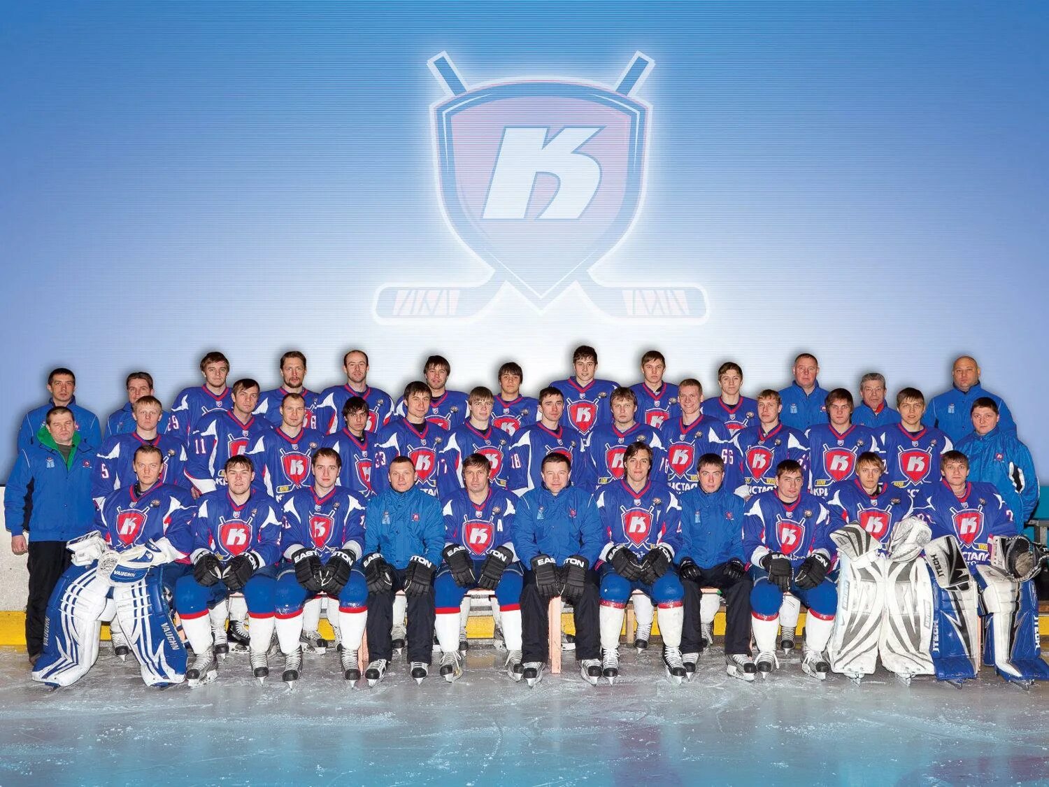 хк кристалл саратов. кристалл саратов хоккей. команда кристалл саратов состав фото. состав команды кристалла. кристалл саратов высшая хоккейная лига 2004-2005.