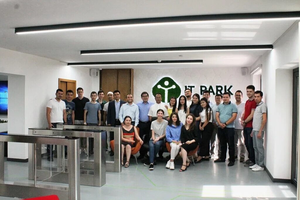 Айти ташкент. It park tashkent, узбекистан ташкент. It park ташкент здание. It park ташкент. Ит парк ташкент.