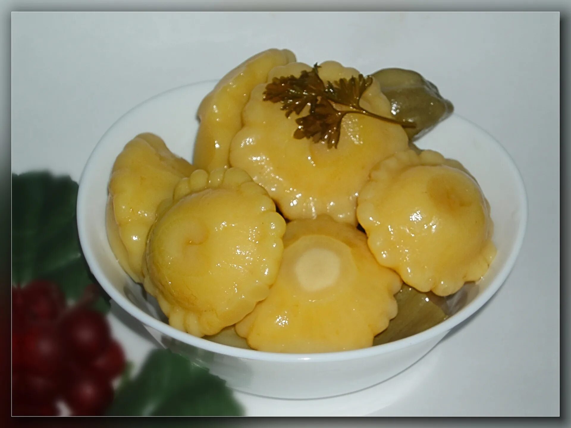 Патиссон маринованный. Патиссоны маринованные. Мариновка патиссонов. Патиссоны маринованные ассорти. Патиссоны маринованные.