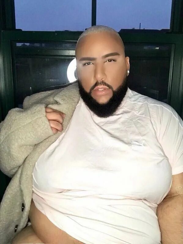 Лысый пухлый. Аркадио валле. Лысый пухлый. Семейка адамс дядя фестер. Фестер аддамс.