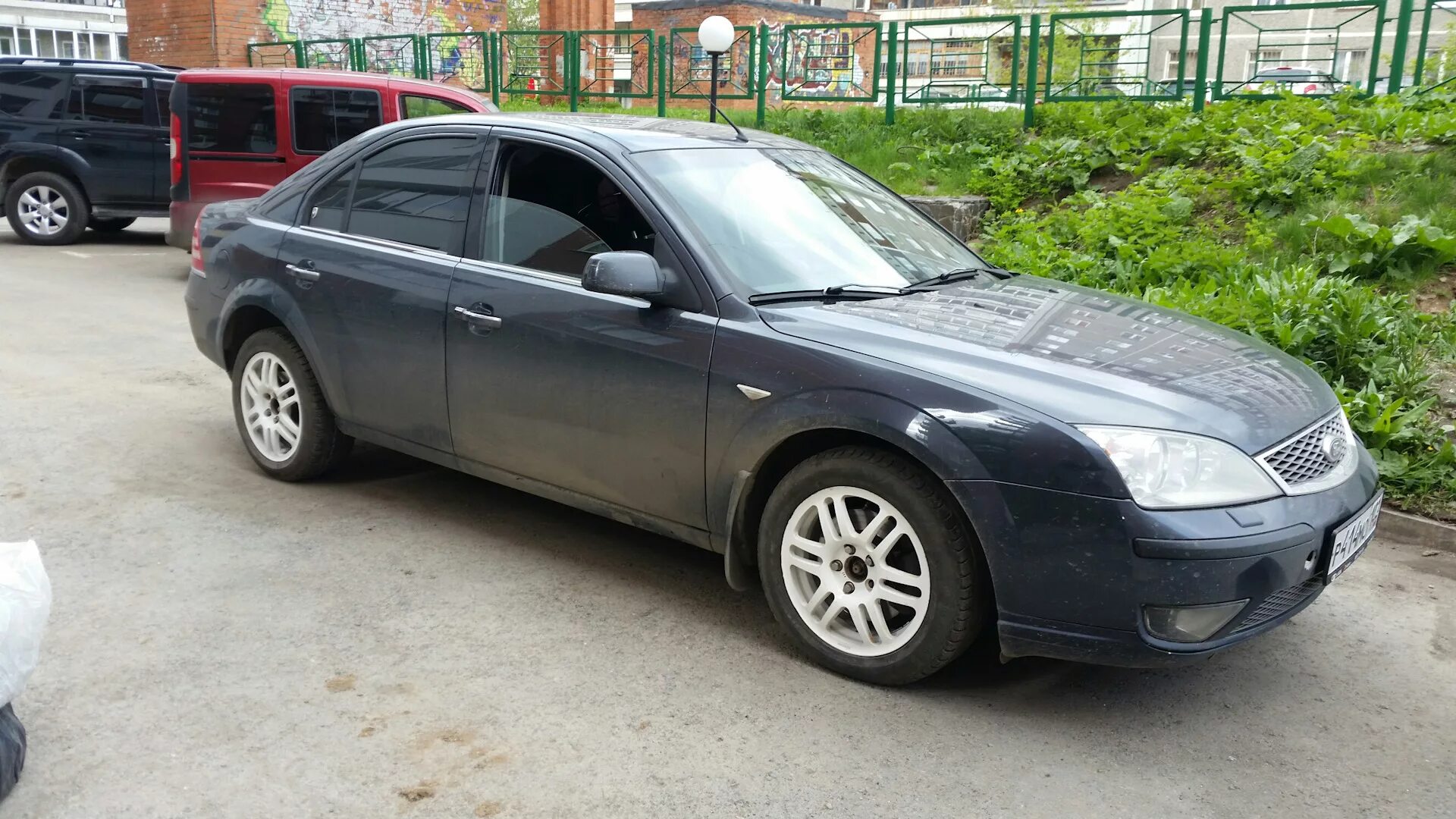 Диски r16 ford mondeo 3. Форд мондео 3 на 17 дисках. Колеса форд мондео. Форд мондео 3 черный на дисках. Форд мондео 3 r16.