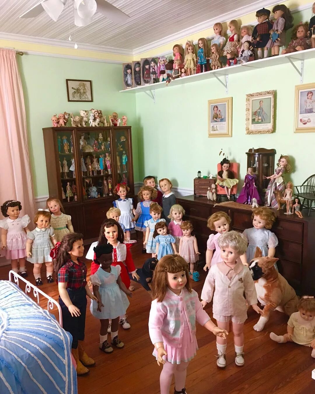 Дети вместо кукол. Кукла вместо ребенка. 10 детей в семье. Куклы как настоящие. Пара с куклами вместо детей.
