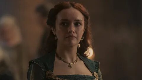 House Of The Dragon's Olivia Cooke Had A Hard Time Hitting Tom Glynn-Carney In E