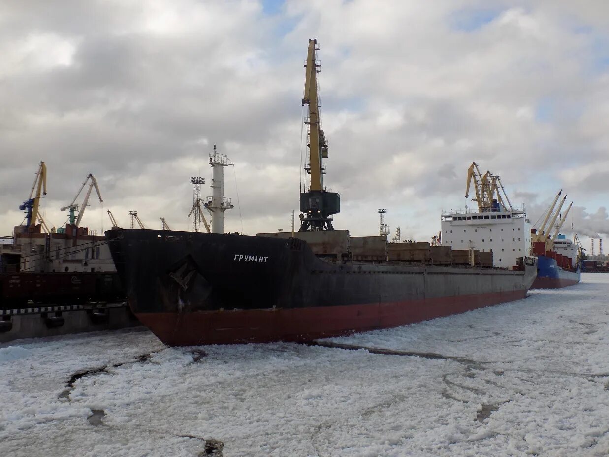 Пароход мурманск. Грумант сухогруз. Теплоход Грумант Мурманского морского пароходства. Грумант судно Мурманск. Грумант-58 шхуна.