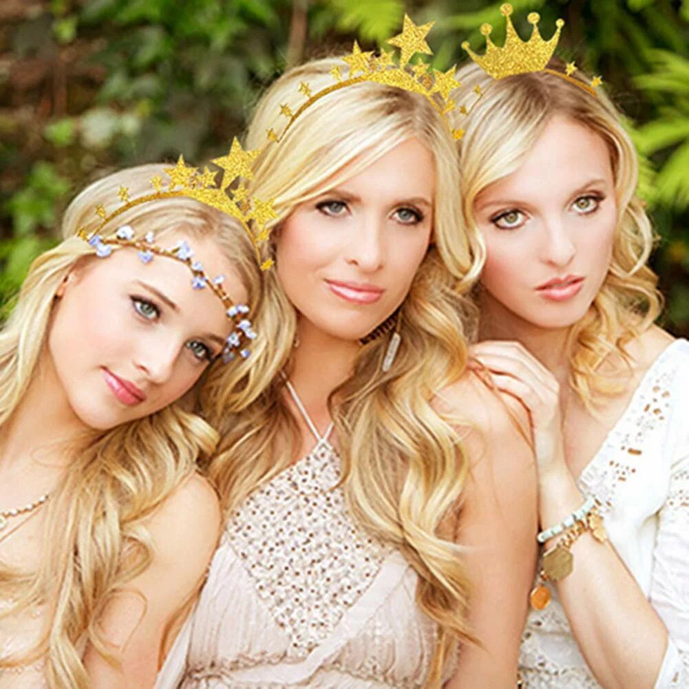 Песня три красавицы. Три красотки. Блондинки одинаковые. Трем сестрам красавицам. Подруги.