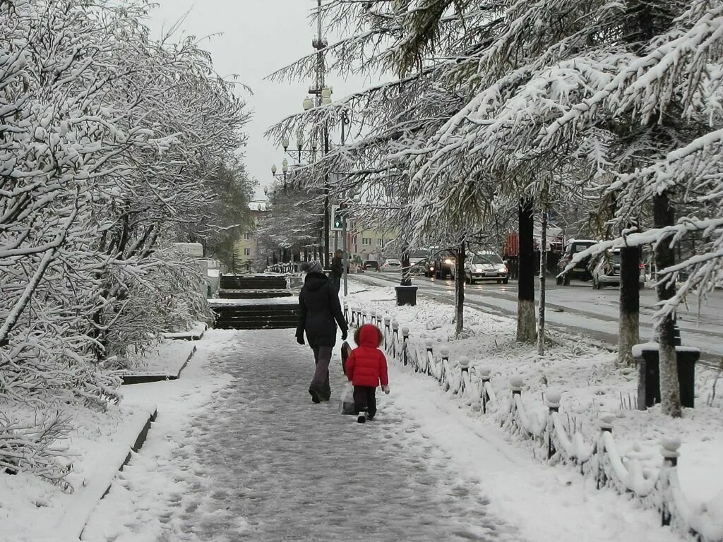 Местами небольшой снег. Небольшой снег. Небольшой снег небольшой снег. Небольшой снег фото. Магадан Морозы.
