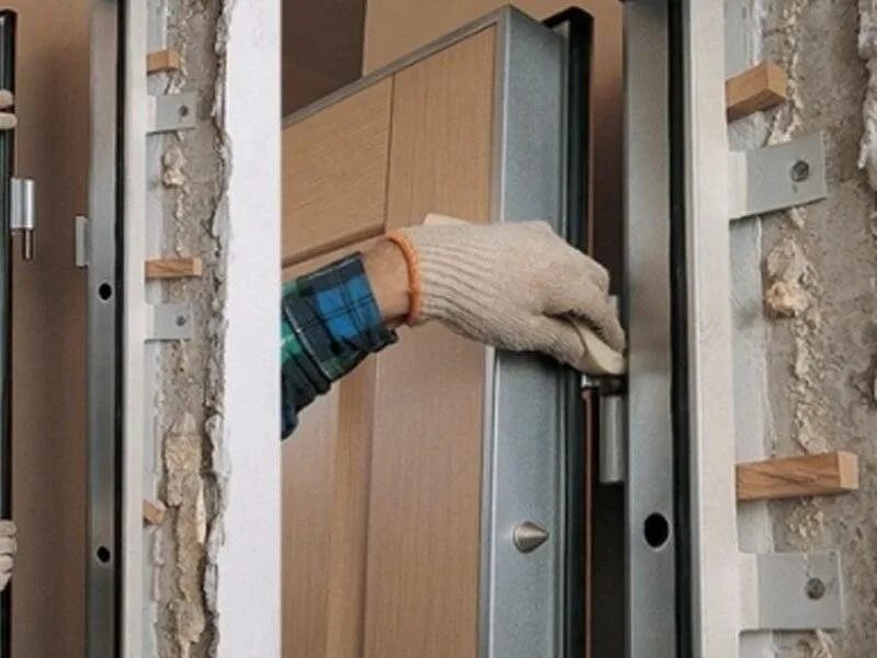 Разборка деревянных заполнений проемов дверных